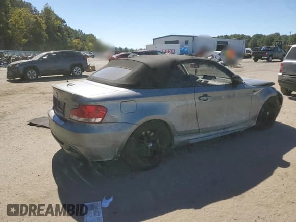 ✅ 2009 BMW 1 Series 135i • VIN: WBAUN93529VK40677 • Lot: 76190644. Wystawiony na Copart z przebiegiem 126 992 mil. Bezpłatny archiwum sprzedaży aukcyjnych z USA i szczegółowy raport historii pojazdu na DreamBid. Zdjęcie 3.