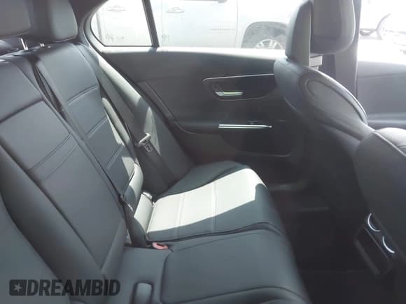 ✅ 2025 Mercedes-Benz C 300 • VIN: W1KAF4GB1SR266603 • Lot: 42581014. Wystawiony na IAAI z przebiegiem 2 643 mil. Bezpłatny archiwum sprzedaży aukcyjnych z USA i szczegółowy raport historii pojazdu na DreamBid. Zdjęcie 8.