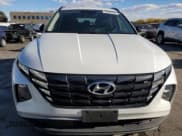✅ 2022 Hyundai Tucson SEL • VIN: 5NMJFCAE8NH033348 • Lot: 76280764. Wystawiony na Copart z przebiegiem 26 869 mil. Bezpłatny archiwum sprzedaży aukcyjnych z USA i szczegółowy raport historii pojazdu na DreamBid. Zdjęcie 5.