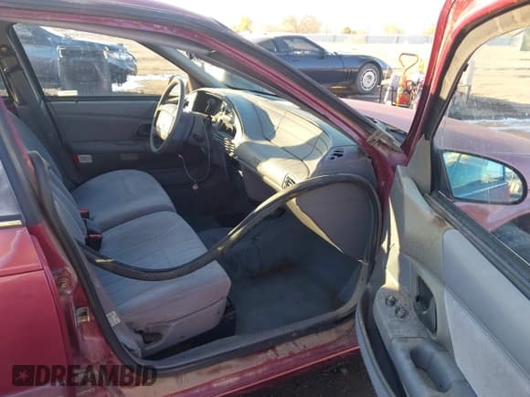 ✅ 1993 Ford Taurus GL • VIN: 1FALP52U5PG307662 • Lot: 43924999. Wystawiony na IAAI z przebiegiem 5 112 mil. Bezpłatny archiwum sprzedaży aukcyjnych z USA i szczegółowy raport historii pojazdu na DreamBid. Zdjęcie 5.