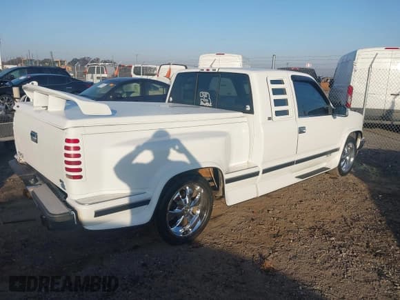 ✅ 1997 Chevrolet Silverado 1500 • VIN: 2GBEC19R2V1116045 • Lot: 43708087. Wystawiony na IAAI z przebiegiem 176 084 mil. Bezpłatny archiwum sprzedaży aukcyjnych z USA i szczegółowy raport historii pojazdu na DreamBid. Zdjęcie 4.