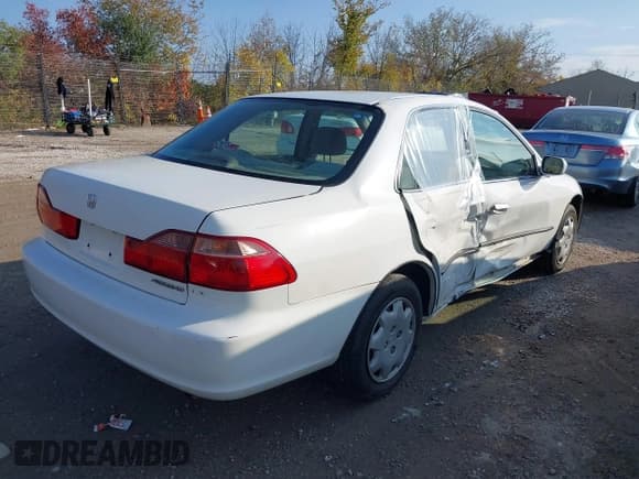 ✅ 1999 Honda Accord LX • VIN: 1HGCG5642XA118685 • Лот: 43435242. Опубликован ранее на IAAI с пробегом 117 462 миль. Бесплатный доступ к архиву аукционных продаж из США и подробный отчёт об истории автомобиля на DreamBid. Изображение 4.