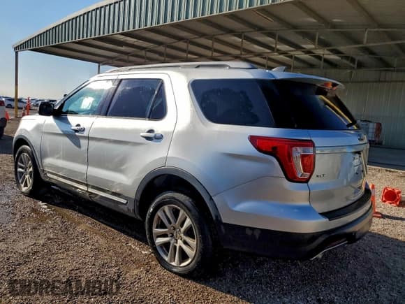 ✅ 2018 Ford Explorer XLT • VIN: 1FM5K8D89JGA55050 • Lot: 90268305. Wystawiony na Copart z przebiegiem 131 207 mil. Bezpłatny archiwum sprzedaży aukcyjnych z USA i szczegółowy raport historii pojazdu na DreamBid. Zdjęcie 3.