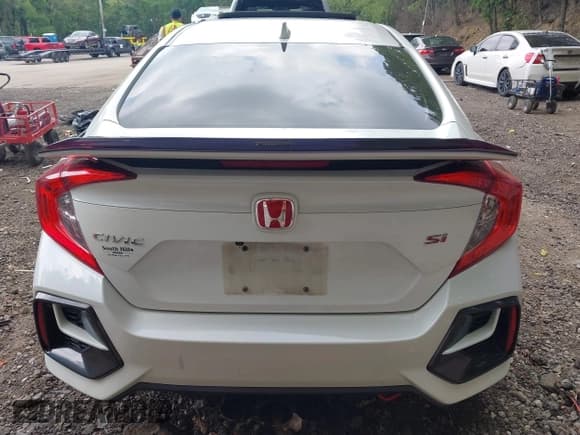 ✅ 2020 Honda Civic Si • VIN: 2HGFC1E54LH704456 • Lot: 42418950. Wystawiony na IAAI z przebiegiem 112 076 mil. Bezpłatny archiwum sprzedaży aukcyjnych z USA i szczegółowy raport historii pojazdu na DreamBid. Zdjęcie 16.