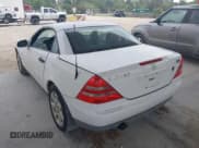 ✅ 1999 Mercedes-Benz SLK 230/320 • VIN: WDBKK47FXXF088811 • Lot: 41723177. Wystawiony na IAAI z przebiegiem 74 446 mil. Bezpłatny archiwum sprzedaży aukcyjnych z USA i szczegółowy raport historii pojazdu na DreamBid. Zdjęcie 3.