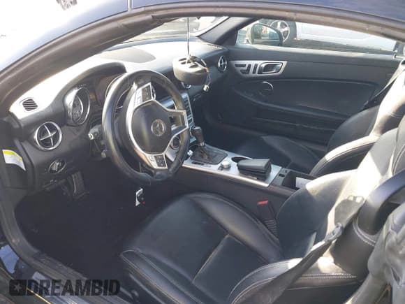 ✅ 2013 Mercedes-Benz SLK 250 • VIN: WDDPK4HAXDF054119 • Lot: 43329998. Wystawiony na IAAI z przebiegiem 49 407 mil. Bezpłatny archiwum sprzedaży aukcyjnych z USA i szczegółowy raport historii pojazdu na DreamBid. Zdjęcie 8.