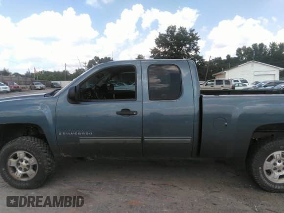 ✅ 2009 Chevrolet Silverado 1500 • VIN: 2GCEC290391123787 • Lot: 42985952. Wystawiony na IAAI z przebiegiem 330 984 mil. Bezpłatny archiwum sprzedaży aukcyjnych z USA i szczegółowy raport historii pojazdu na DreamBid. Zdjęcie 14.