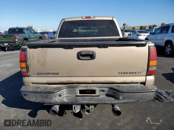2005 Chevrolet Silverado 1500 LS with VIN 2GCEC13T851149387, listed as a Copart auction lot 89526685 with 212,128 mi miles and Salvage title. Bid and sale history available at DreamBid. Image 6.