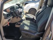 ✅ 2019 Chrysler Pacifica Touring • VIN: 2C4RC1DG8KR559607 • Lot: 55161035. Wystawiony na Copart z przebiegiem 113 657 mil. Bezpłatny archiwum sprzedaży aukcyjnych z USA i szczegółowy raport historii pojazdu na DreamBid. Zdjęcie 7.