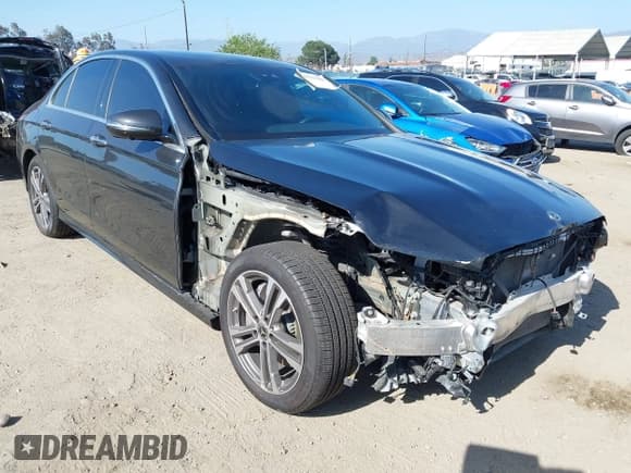 ✅ 2021 Mercedes-Benz E 350 • VIN: W1KZF8DB5MA912435 • Лот: 42311200. Опубликован ранее на IAAI с пробегом 32 631 миль. Бесплатный доступ к архиву аукционных продаж из США и подробный отчёт об истории автомобиля на DreamBid. Изображение 1.