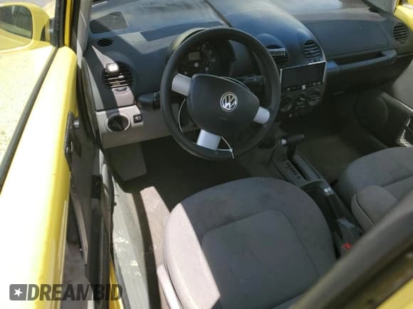 ✅ 2001 Volkswagen Beetle GLS • VIN: 3VWCP21C81M478689 • Lot: 56419645. Wystawiony na Copart z przebiegiem 184 682 mil. Bezpłatny archiwum sprzedaży aukcyjnych z USA i szczegółowy raport historii pojazdu na DreamBid. Zdjęcie 8.