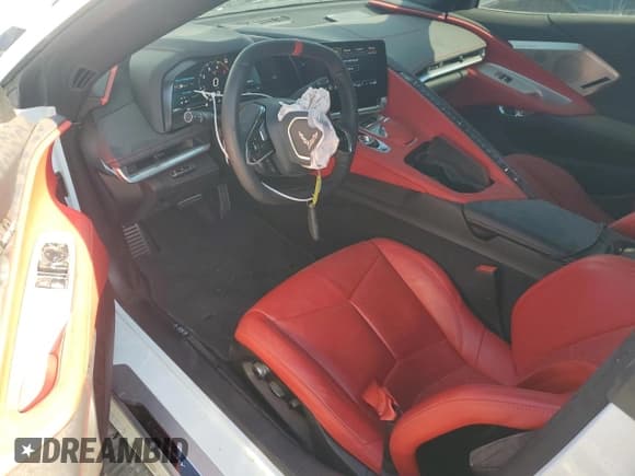 ✅ 2023 Chevrolet Corvette 2LT • VIN: 1G1YB2D44P5101814 • Lot: 69844295. Wystawiony na Copart z przebiegiem 22 831 mil. Bezpłatny archiwum sprzedaży aukcyjnych z USA i szczegółowy raport historii pojazdu na DreamBid. Zdjęcie 8.