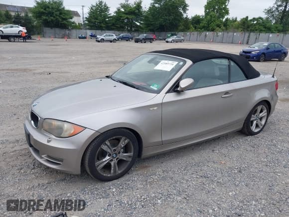 ✅ 2008 BMW 1 Series 128i • VIN: WBAUL73588VE88167 • Lot: 42589720. Wystawiony na IAAI z przebiegiem 141 475 mil. Bezpłatny archiwum sprzedaży aukcyjnych z USA i szczegółowy raport historii pojazdu na DreamBid. Zdjęcie 2.
