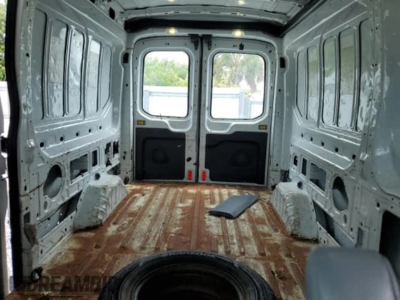 ✅ 2017 Ford Transit • VIN: 1FTYR2CM5HKA21834 • Лот: 70022705. Опубликован ранее на Copart с пробегом 149 191 миль. Бесплатный доступ к архиву аукционных продаж из США и подробный отчёт об истории автомобиля на DreamBid. Изображение 10.