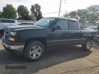 2006 Chevrolet Silverado 1500 LT1 z VIN 1GCEK19V26Z295093, wystawiony jako Copart lot #59494755 z przebiegiem 102 382 mil mil oraz Szkoda całkowita • Salvage title. Historia ofert i sprzedaży dostępna na DreamBid. Obrazek 1.