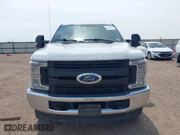 ✅ 2019 Ford F-250 XL • VIN: 1FT7W2BT8KEF79146 • Lot: 42996131. Wystawiony na IAAI z przebiegiem 162 210 mil. Bezpłatny archiwum sprzedaży aukcyjnych z USA i szczegółowy raport historii pojazdu na DreamBid. Zdjęcie 12.