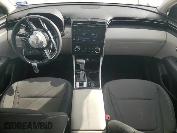 ✅ 2022 Hyundai Tucson SEL • VIN: 5NMJB3AE4NH038493 • Lot: 71890114. Wystawiony na Copart z przebiegiem 29 871 mil. Bezpłatny archiwum sprzedaży aukcyjnych z USA i szczegółowy raport historii pojazdu na DreamBid. Zdjęcie 8.