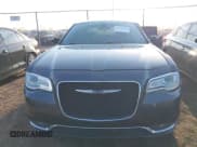 ✅ 2020 Chrysler 300 Limited • VIN: 2C3CCAKG5LH142031 • Lot: 41779681. Wystawiony na IAAI z przebiegiem 73 899 mil. Bezpłatny archiwum sprzedaży aukcyjnych z USA i szczegółowy raport historii pojazdu na DreamBid. Zdjęcie 12.