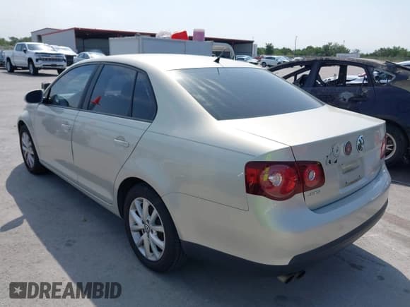 ✅ 2010 Volkswagen Jetta Limited Edition • VIN: 3VWAX7AJ2AM078677 • Lot: 42047598. Listed on IAAI with 193,291 mi. Free auction sales archive from the USA and detailed vehicle history report at DreamBid. Image 3.