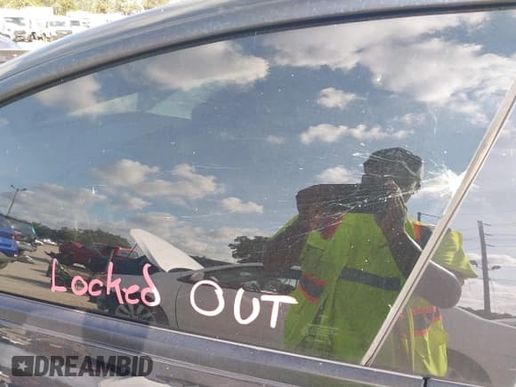 ✅ 2021 Tesla Model 3 Standard Range Plus • VIN: 5YJ3E1EAXMF088276 • Lot: 42932841. Wystawiony na IAAI z przebiegiem Nie podano. Bezpłatny archiwum sprzedaży aukcyjnych z USA i szczegółowy raport historii pojazdu na DreamBid. Zdjęcie 18.