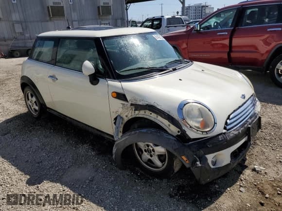 ✅ 2008 MINI Hardtop • VIN: WMWMF33558TT66391 • Lot: 61432125. Listed on Copart with 85,893 mi. Free auction sales archive from the USA and detailed vehicle history report at DreamBid. Image 4.