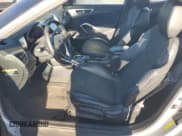 ✅ 2013 Hyundai Veloster w/Black Int • VIN: KMHTC6AD7DU086250 • Lot: 88927285. Wystawiony na Copart z przebiegiem 171 779 mil. Bezpłatny archiwum sprzedaży aukcyjnych z USA i szczegółowy raport historii pojazdu na DreamBid. Zdjęcie 7.