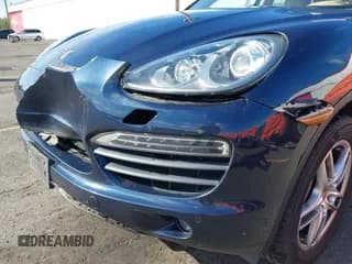 ✅ 2012 Porsche Cayenne S Hybrid • VIN: WP1AE2A28CLA90940 • Lot: 43355033. Wystawiony na IAAI z przebiegiem 163 745 mil. Bezpłatny archiwum sprzedaży aukcyjnych z USA i szczegółowy raport historii pojazdu na DreamBid. Zdjęcie 6.