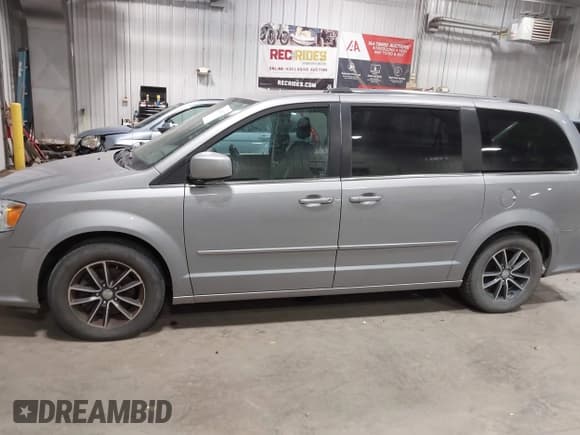 ✅ 2017 Dodge Grand Caravan SXT • VIN: 2C4RDGCG1HR554176 • Lot: 43617027. Wystawiony na IAAI z przebiegiem 217 653 mil. Bezpłatny archiwum sprzedaży aukcyjnych z USA i szczegółowy raport historii pojazdu na DreamBid. Zdjęcie 14.