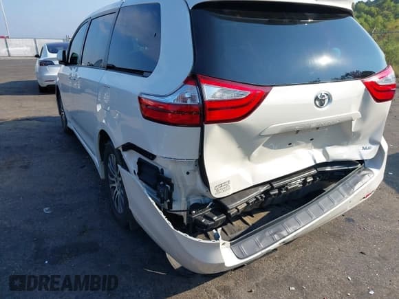✅ 2018 Toyota Sienna XLE • VIN: 5TDYZ3DC9JS956753 • Lot: 43255578. Listed on IAAI with 136,045 mi. Free auction sales archive from the USA and detailed vehicle history report at DreamBid. Image 6.