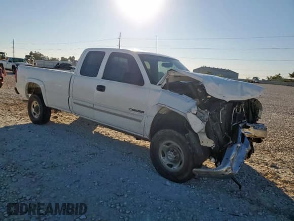 ✅ 2004 Chevrolet Silverado 2500HD LS • VIN: 1GCHC29U64E103301 • Lot: 90979245. Wystawiony na Copart z przebiegiem Nie podano. Bezpłatny archiwum sprzedaży aukcyjnych z USA i szczegółowy raport historii pojazdu na DreamBid. Zdjęcie 4.