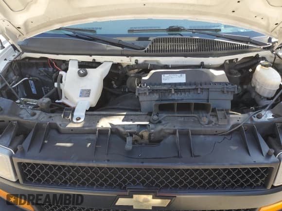 ✅ 2019 Chevrolet Express Cargo • VIN: 1GCWGAFP3K1367083 • Lot: 89528145. Wystawiony na Copart z przebiegiem 134 639 mil. Bezpłatny archiwum sprzedaży aukcyjnych z USA i szczegółowy raport historii pojazdu na DreamBid. Zdjęcie 12.