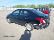 ✅ 2019 Nissan Versa S Plus • VIN: 3N1CN7AP2KL868786 • Lot: 42225798. Wystawiony na IAAI z przebiegiem 89 970 mil. Bezpłatny archiwum sprzedaży aukcyjnych z USA i szczegółowy raport historii pojazdu na DreamBid. Zdjęcie 3.