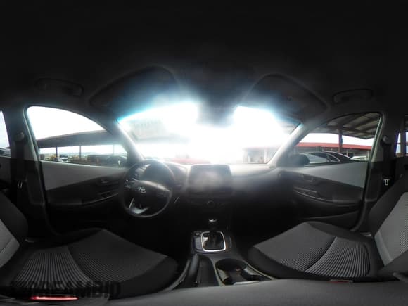 ✅ 2019 Hyundai Kona SE • VIN: KM8K12AA6KU379294 • Лот: 43433132. Опубликован ранее на IAAI с пробегом 61 497 миль. Бесплатный доступ к архиву аукционных продаж из США и подробный отчёт об истории автомобиля на DreamBid. Изображение 18.