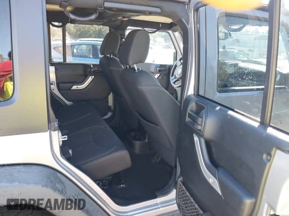 ✅ 2018 Jeep Wrangler Unlimited Rubicon Recon • VIN: 1C4BJWFG8JL848544 • Lot: 43600829. Wystawiony na IAAI z przebiegiem 88 588 mil. Bezpłatny archiwum sprzedaży aukcyjnych z USA i szczegółowy raport historii pojazdu na DreamBid. Zdjęcie 8.