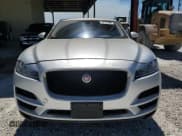 ✅ 2017 Jaguar F-Pace 35t • VIN: SADCS2BV5HA098447 • Lot: 50131205. Wystawiony na Copart z przebiegiem 80 205 mil. Bezpłatny archiwum sprzedaży aukcyjnych z USA i szczegółowy raport historii pojazdu na DreamBid. Zdjęcie 5.