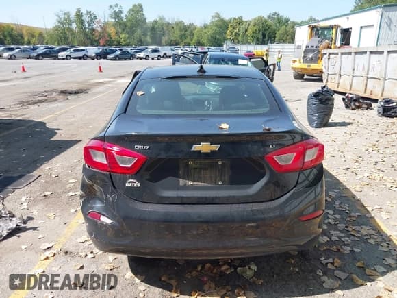 ✅ 2019 Chevrolet Cruze LT • VIN: 1G1BE5SM2K7145275 • Lot: 43248811. Listed on IAAI with 169,876 mi. Free auction sales archive from the USA and detailed vehicle history report at DreamBid. Image 17.