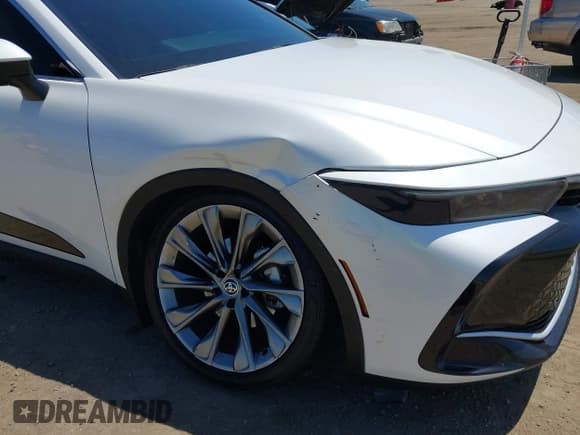 ✅ 2024 Toyota Crown XLE • VIN: JTDAAAAF2R3027013 • Lot: 42226856. Wystawiony na IAAI z przebiegiem 26 393 mil. Bezpłatny archiwum sprzedaży aukcyjnych z USA i szczegółowy raport historii pojazdu na DreamBid. Zdjęcie 6.