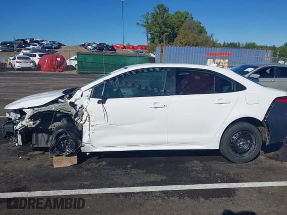 ✅ 2022 Toyota Corolla LE • VIN: 5YFEPMAE9NP381315 • Lot: 43429856. Wystawiony na IAAI z przebiegiem 96 886 mil. Bezpłatny archiwum sprzedaży aukcyjnych z USA i szczegółowy raport historii pojazdu na DreamBid. Zdjęcie 6.