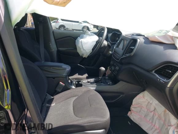 ✅ 2019 Jeep Cherokee Latitude • VIN: 1C4PJMCX2KD307175 • Lot: 41935365. Wystawiony na IAAI z przebiegiem 76 091 mil. Bezpłatny archiwum sprzedaży aukcyjnych z USA i szczegółowy raport historii pojazdu na DreamBid. Zdjęcie 5.