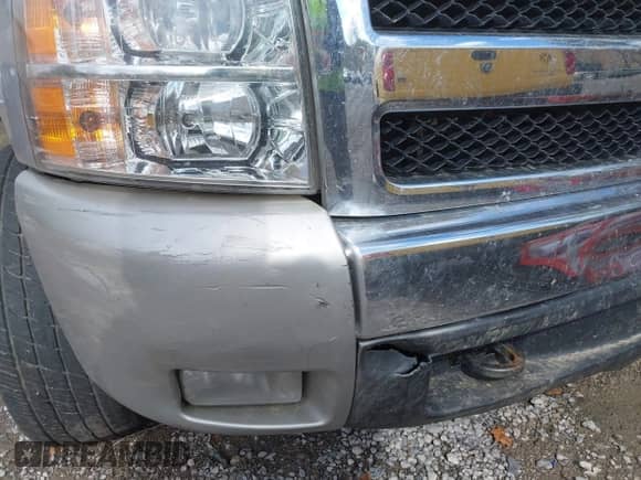 2007 Chevrolet Silverado 1500 1LT z VIN 2GCEK19J271680452, wystawiony jako IAAI lot #43491345 z przebiegiem 182 547 mil mil oraz . Historia ofert i sprzedaży dostępna na DreamBid. Obrazek 17.