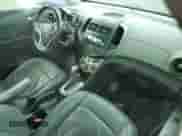 2012 Chevrolet Sonic LTZ z VIN 1G1JE5SBXC4196374, wystawiony jako Copart lot #84453444 z przebiegiem 148 376 mil mil oraz Szkoda całkowita • Salvage title. Historia ofert i sprzedaży dostępna na DreamBid. Obrazek 8.