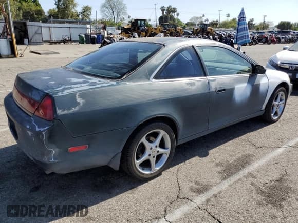 ✅ 1998 Honda Accord EX • VIN: 1HGCG2253WA001502 • Лот: 57327965. Опубликован ранее на Copart с пробегом 218 280 миль. Бесплатный доступ к архиву аукционных продаж из США и подробный отчёт об истории автомобиля на DreamBid. Изображение 3.