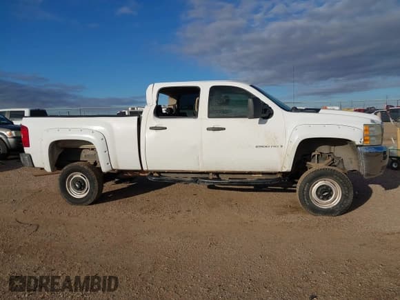 ✅ 2008 Chevrolet Silverado 2500HD LTZ • VIN: 1GCHK23K08F210631 • Лот: 43558042. Опубликован ранее на IAAI с пробегом 275 598 миль. Бесплатный доступ к архиву аукционных продаж из США и подробный отчёт об истории автомобиля на DreamBid. Изображение 13.