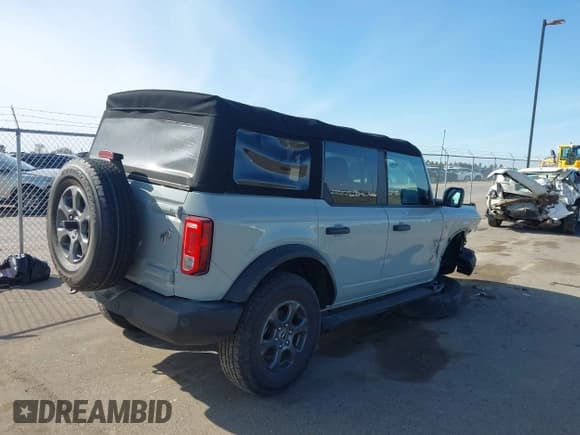 ✅ 2021 Ford Bronco • VIN: 1FMDE5BH9MLA61091 • Lot: 42047298. Wystawiony na IAAI z przebiegiem 31 479 mil. Bezpłatny archiwum sprzedaży aukcyjnych z USA i szczegółowy raport historii pojazdu na DreamBid. Zdjęcie 4.