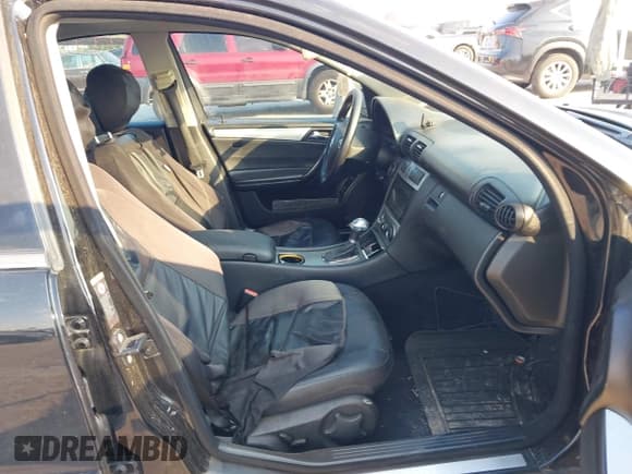 ✅ 2006 Mercedes-Benz C 230 Sport • VIN: WDBRF52H96A910981 • Lot: 43212995. Wystawiony na IAAI z przebiegiem Nie podano. Bezpłatny archiwum sprzedaży aukcyjnych z USA i szczegółowy raport historii pojazdu na DreamBid. Zdjęcie 5.