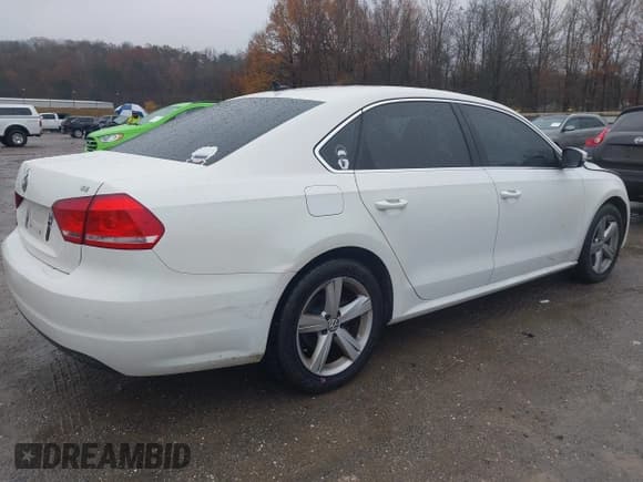 ✅ 2013 Volkswagen Passat SE • VIN: 1VWBH7A38DC132699 • Лот: 43750347. Опубликован ранее на IAAI с пробегом 167 798 миль. Бесплатный доступ к архиву аукционных продаж из США и подробный отчёт об истории автомобиля на DreamBid. Изображение 4.
