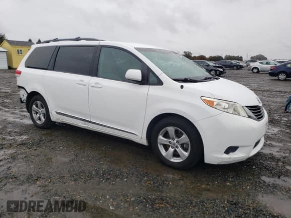 ✅ 2014 Toyota Sienna LE • VIN: 5TDKK3DC7ES481247 • Lot: 86280535. Listed on Copart with 73,333 mi. Free auction sales archive from the USA and detailed vehicle history report at DreamBid. Image 4.