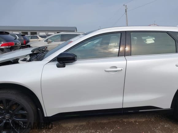 ✅ 2025 Toyota Crown XLE • VIN: JTDACAAJ5S3002305 • Lot: 43153529. Listed on IAAI with 7,714 mi. Free auction sales archive from the USA and detailed vehicle history report at DreamBid. Image 14.