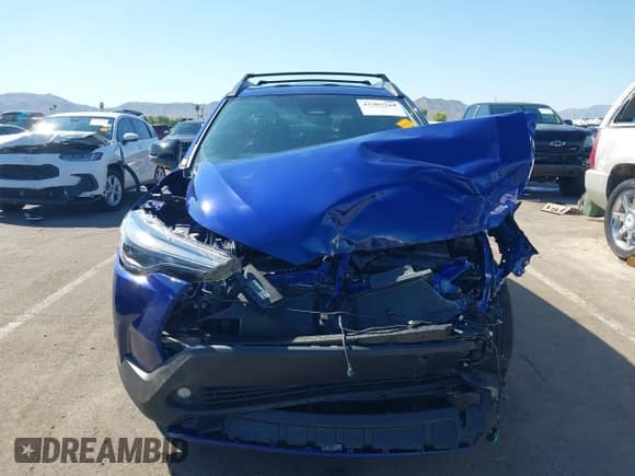 ✅ 2025 Toyota Corolla Cross XLE • VIN: 7MUDAAAG0SV131824 • Lot: 43303724. Wystawiony na IAAI z przebiegiem 12 382 mil. Bezpłatny archiwum sprzedaży aukcyjnych z USA i szczegółowy raport historii pojazdu na DreamBid. Zdjęcie 13.