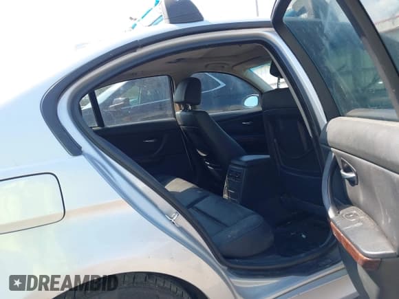 ✅ 2006 BMW 3 Series 325i • VIN: WBAVB13556PT09215 • Lot: 43216994. Listed on IAAI with 296,782 mi. Free auction sales archive from the USA and detailed vehicle history report at DreamBid. Image 8.